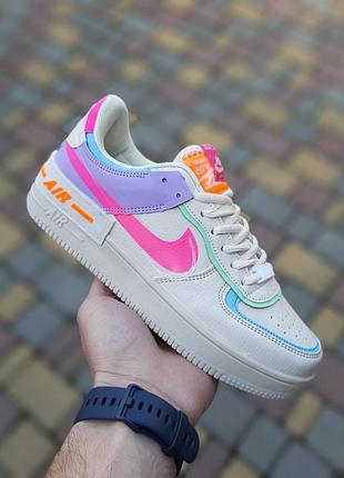 Женские весение низкие кроссовки nike air force бежевые с малиной летние кросовки найк аир форс 38