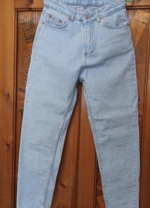 ✨ світлі mom jeans vonnavi ✨ стильні світло-блакитні джинси mom fit з високою посадкою 🤍 дуже красиво сідають по фігурі та підкреслюють талію.