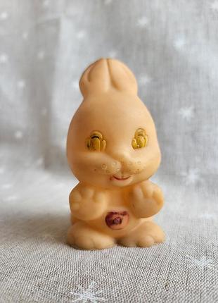 Резиновая игрушка зайчик ссср 2