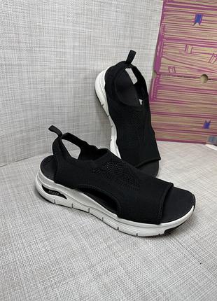 Оригінальні босоніжки skechers