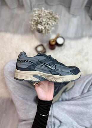 Кроссовки nike initiator grey beige найк иитиатор серые с бежевым для женщин легкие и удобные