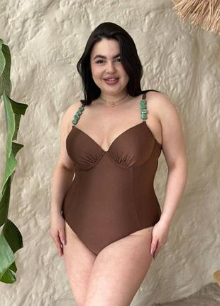 Шоколадний суцільний купальник plus size з формованимим чашками та утяжкою