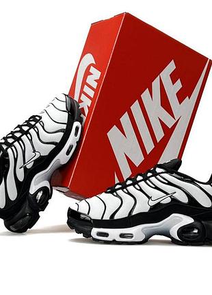 Женские беговые кроссовки nike air max plus черно белые уличные красивые на лето весну прогулочные текстильные найк аэр макс плюс 39