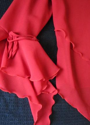 Красивая красная блузка с расклешенным рукавом2 фото