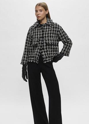 Жіночий картатий жакет h&m у стилі шанель, виконаний з текстурованого матеріалу з бахромою