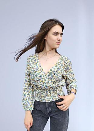 Блуза женская укороченная на запах в цветы pigalle разноцветная