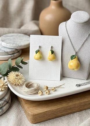 Комплект украшений кулон и серьги сочные груши глина