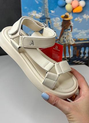 Босоножки для девочек беж, черные