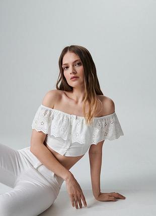 Топ жіночий cropp білий топ на грудини з прошвою л