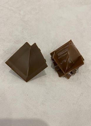 Угол внутренний для кухонного плинтуса для столешницы 53 коричневый el-mech-plast