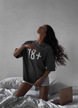 Жіноча футболка з принтом 18+