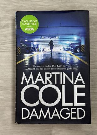 Книга детектив на английском языке damaged