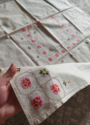 Вишита скатертина