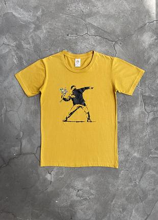 Banksy - flower thrower, 2003; mustard t-shirt