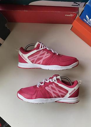 Reebok оригінал сітка нові легкі дихаючі розмір 40-41 стелька 26 см не дорого гарна надійна пара взуття