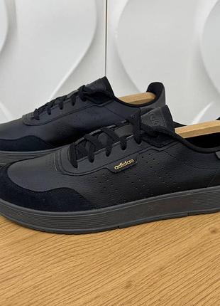 Оригінальні чоловічі кросівки adidas