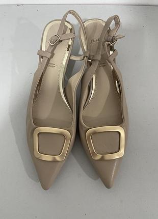 Стильні жіночі мюлі, на каблучку bata італія