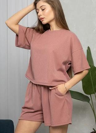 Стильный легкий костюм в рубчик малиновый 50/52