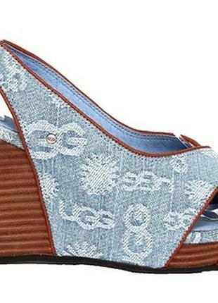 Оригинальные джинсовые босоножки на танкетке ugg australia hazel denim