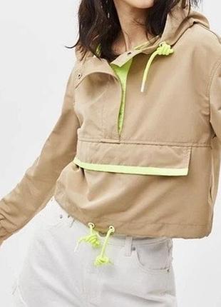Укорочена вітровка bershka