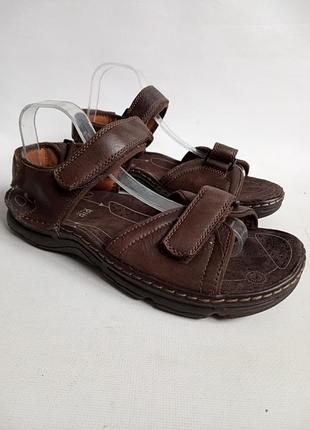 Шкіряні босоніжки clarks