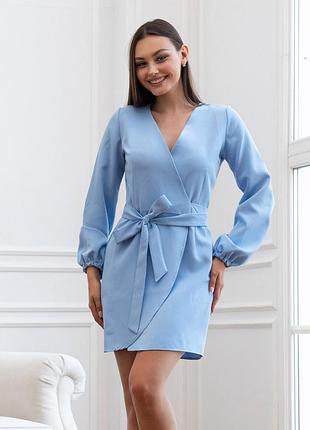 Изящное короткое коктейльное платье на запах с длинным рукавом april, голубое s