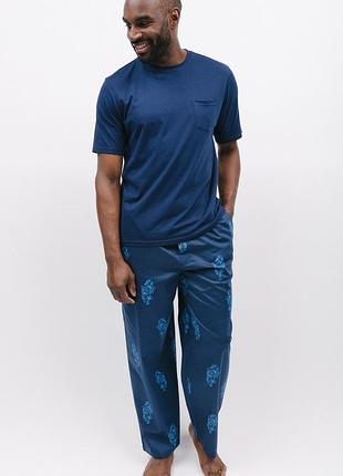 Піжама чоловіча cyberjammies felix 6896-6893 s синій з принтом пантери (5051877471702)