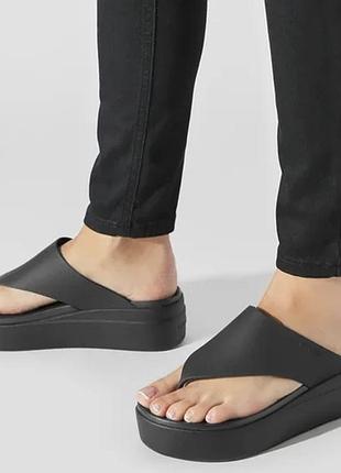 Crocs brooklyn flip в'єтнамки жіночі крокс на платформі чорні w8/38-39/24см.