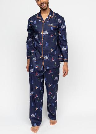 Пижама мужская cyberjammies alpes 3095-3096 l синий с лыжным принтом (5051877573345)