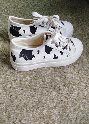 Кеды женские с анималистическим принтом cow print | стильные белые кроссовки