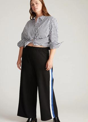 Стильные женские брюки wide leg батал с лампасами