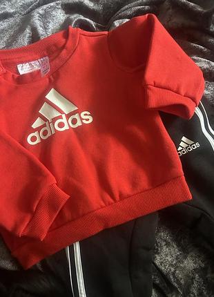 Костюм адідас / adidas 68 розміру на не великому флісі. купувався новим, носили не довго без плям та інших дефектів.