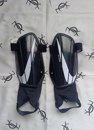 Футбольные щитки nike