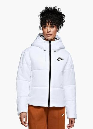 Urbanshop com ua пуховик жіночий nike w nsw tf rpl classic tape jkt white dj6997-100 розміри запитуйте
