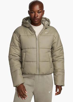 Urbanshop com ua пуховик женский nike therma-fit sportswear classic puffer grey fz5899-321 размеры запитуйте