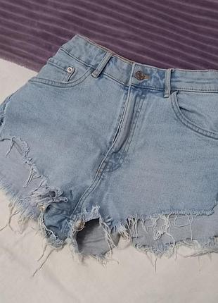 Джинсовые шорты zara голубые с разрезами