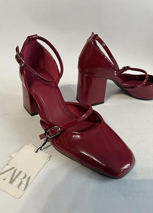 Нові жіночі туфлі босоніжки від zara