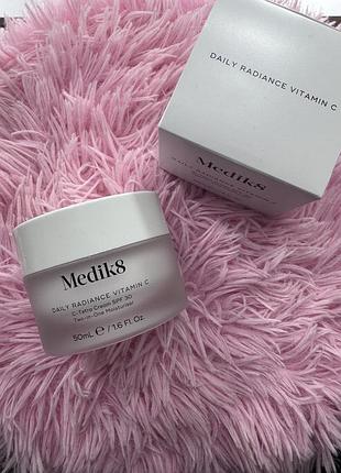 Зволожуючий крем з вітаміном с та spf 30 medik8 daily radiance vitamin c