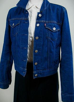 Жіноча джинсова куртка бренду levi's у  темно-синьому відтінку (dark wash)