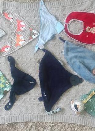 Нагрудними - бандани, слюнявчики все одним лотом