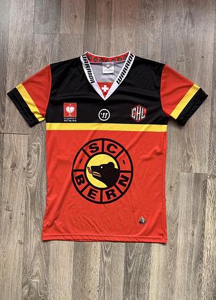 Оригінальна хокейна джерсі warrior sc bern (arcobello #36) chl. ідеальний стан, круто під blokecore та оверсайз! розмір: [s]. заміри в пп!