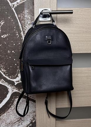 Шкіряний рюкзак furla favola backpack чорного кольору