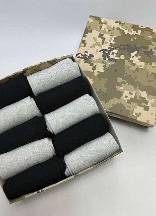 Набір чоловічих високих шкарпеток в рубчик на 10 пар 41-45 у подарунковій коробці