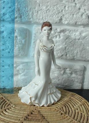 Статуэтка coalport ladies of fashion "crystal" от jenny oliver. фарфор