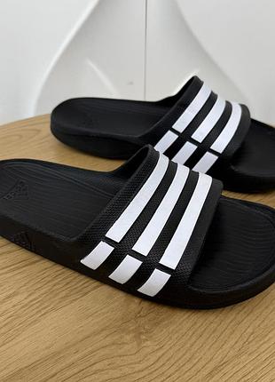 Оригінальні шльопанці adidas