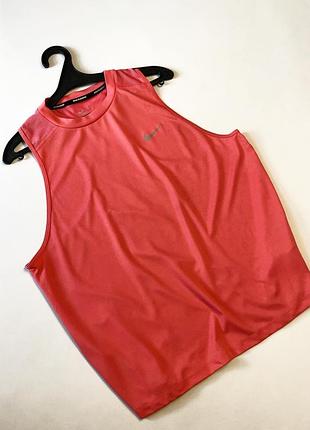 Твой новый максимум на пробежках с майкой nike running 
профессиональная беговая линейка от nike, созданная для тех, кто ценит легкость и свободу движений.
