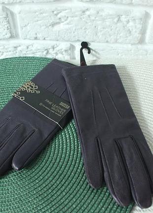 Новые перчатки marks &amp; spencer. натуральная кожа. цвет фиолетовый