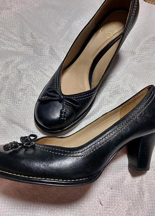 Кожаные черные туфли clarks @4