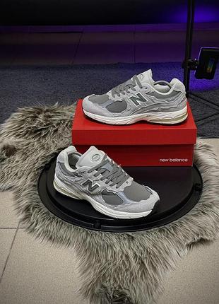 Кроссовки new balance 2002r нью баланс 2002р из натуральной кожи светло-серые мужские повседневные