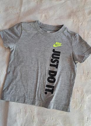 Сіра дитяча футболка nike на вік 2-3 роки оригінал